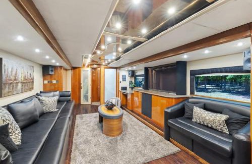 Austin Villa | Lux Lounge 7744 Ranch Resort Austin - COTA