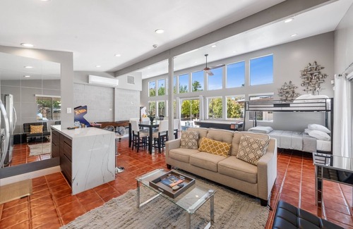 Canyon Gate House | Modern Villa in City Center with Pool, Spa & Game Room