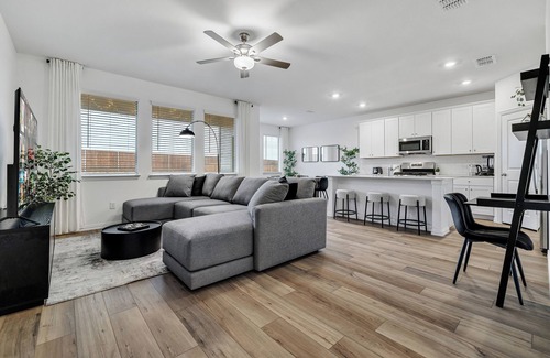 Forney House | Lux New Build, King Bed, Roku TVs, Patio