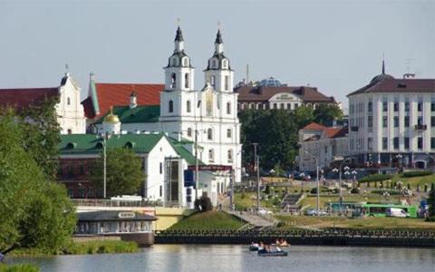 Minsk City Centre Apartment | Exceptional Stay at Nezavisimosti, 12 with Hot Tub Access