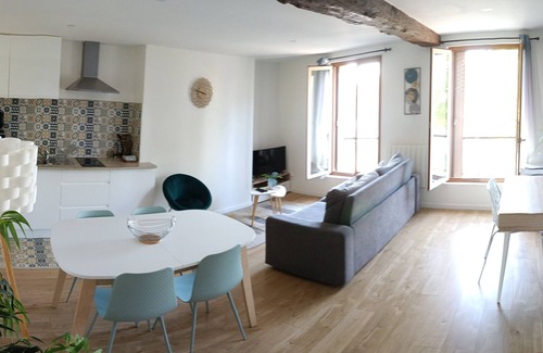 Meaux Apartment | Cozy Retreat: Lux & Panorama Near Paris-Disney