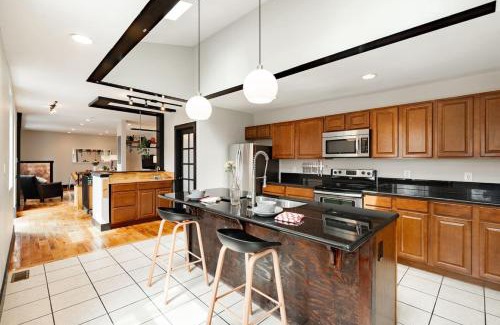 Pendleton Apartment | Pet-Friendly Parkside 1BR with Patio and Sun Deck