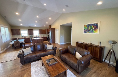 Carver House | Inviting Parkview Suite with KING BED and Fantastic Amenities