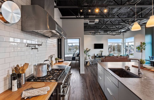 Olympia Apartment | Rooftop Penthouse: Ideal for Families and Large Gatherings