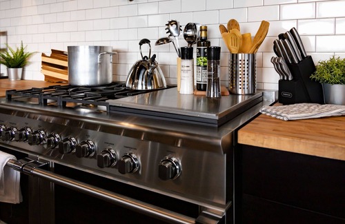 Olympia Apartment | Rooftop Penthouse: Ideal for Families and Large Gatherings