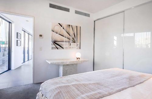 Pyrmont Apartment | Lux Pyrmont 1 Bed Apt - Parking & Pool Access