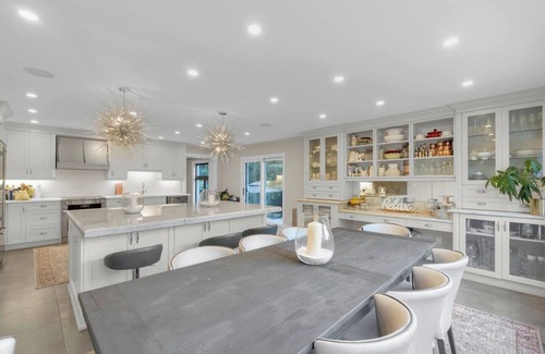 Halton Regional Municipality House | LUX Retreat: Slps14+HotTub+Pool+Games+Yoga+MORE