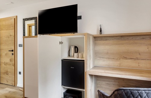 Cerklje ob Krki House | Lux room in the house of Apartmaji Kunej pod Gradom
