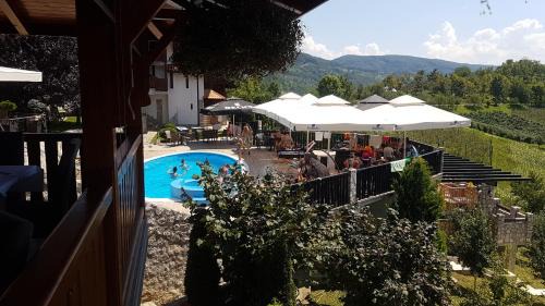 Central Serbia Apartment | Elegant Ivanjicki Konaci: 4-Star Stay with Ocean Views