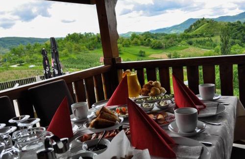 Central Serbia Apartment | Elegant Ivanjicki Konaci: 4-Star Stay with Ocean Views