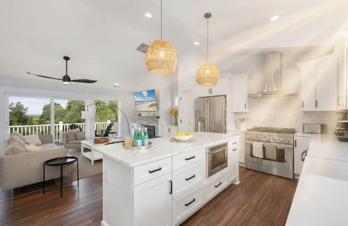 Corolla House | Seaside Estate with Hot Tub and Game Room for Your Retreat