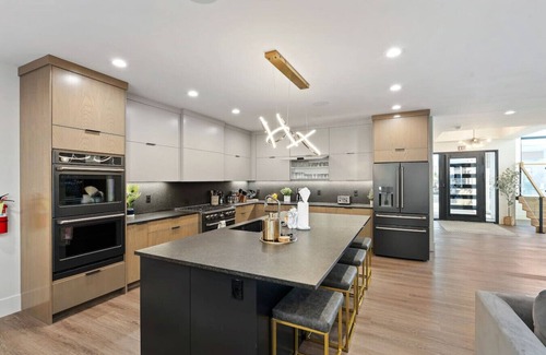 Hurricane House | Ultimate Sports Retreat: Pickleball, Pool & Spa Awaits!