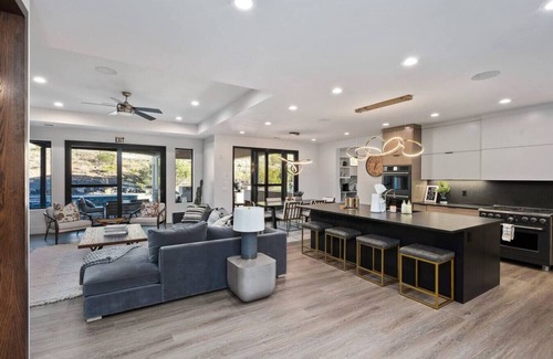 Hurricane House | Ultimate Sports Retreat: Pickleball, Pool & Spa Awaits!
