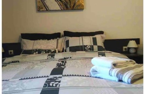 Shiligarnika Apartment | Cozy Studio with Fireplace & Pool Access in Spa Hotel