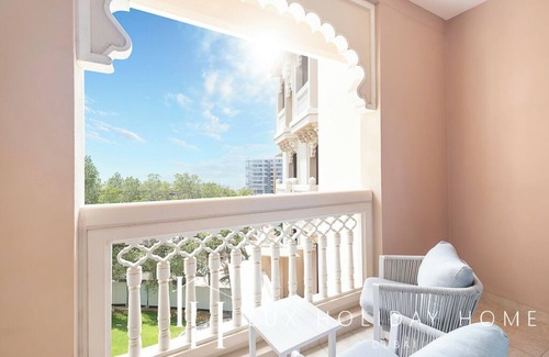Palm Jumeirah Apartment | LUX The Grandeur Palm Garden View Suite