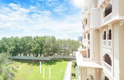 Palm Jumeirah Apartment | LUX The Grandeur Palm Garden View Suite