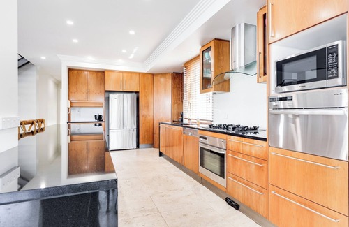 Mooloolaba Villa | Tranquil Tropical Haven Mooloolaba with Oceanfront Pool