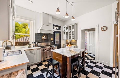 Old Louisville House | Lux Victorian~Grateville Music Festival~UL/Downtown~BourbonTrail~Games~Speakeasy