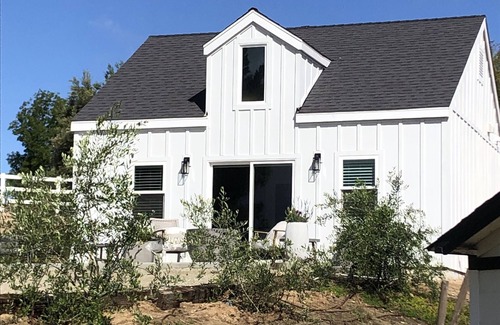 Temecula House | Top-Rated Vineyard Escapes: Modern Barn with Spa & Breakfast