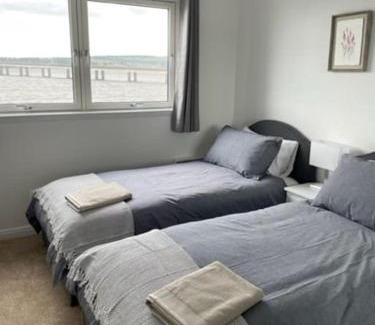 Dundee Apartment | Chic Waterfront 2-Bed Apartment - Steps from V&A