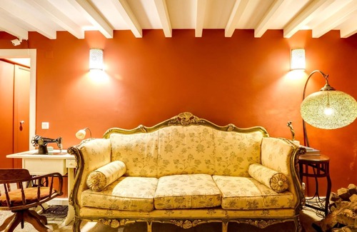 Sintra House | Cozy LUXa Charm House | Room 9 with Family-Friendly Amenities