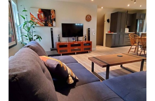Knowlton Apartment | Renovated LuxAetre Apartment with Spa in Knowlton