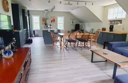 Knowlton Apartment | Renovated LuxAetre Apartment with Spa in Knowlton