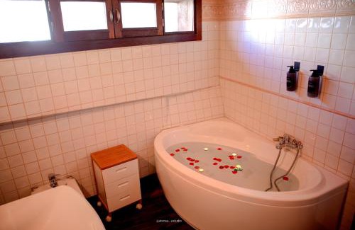 Jaen Apartment | Stylish ÁticoDúplex Steps from the Cathedral, Rated 9.3