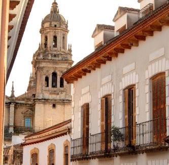 Jaen Apartment | Stylish ÁticoDúplex Steps from the Cathedral, Rated 9.3