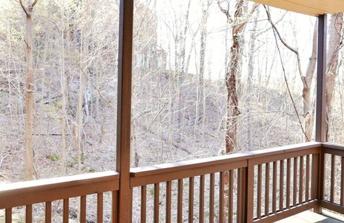 Vernon Cabin | Top-Rated Cabin with Pool, Spa & Skiing Access