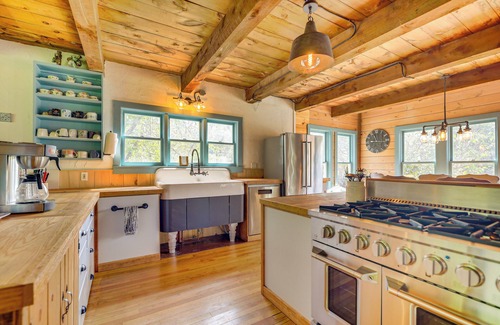 Washington Cabin | Elegant Vermont Lodge with Spa & Family-Friendly Amenities