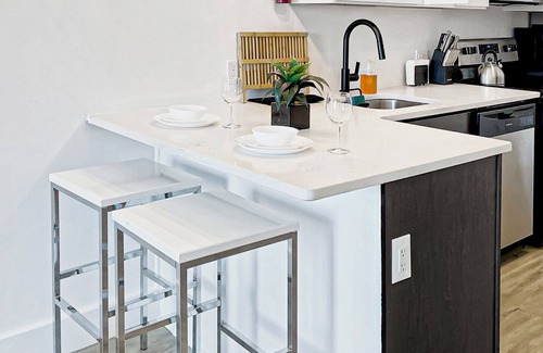 Elizabeth Apartment | Stylish 1BR King Retreat Near NYC & Major Attractions