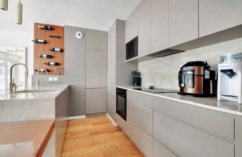Clichy Apartment | LUXE 2-bedroom apartment with TERRACE and AC in charming 2min Paris