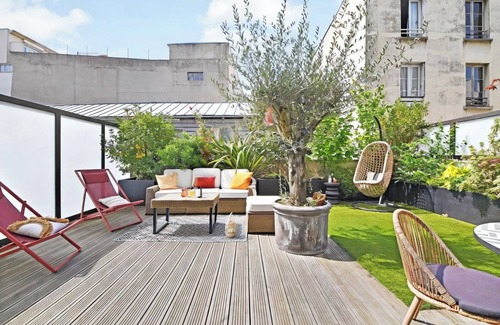 Clichy Apartment | LUXE 2-bedroom apartment with TERRACE and AC in charming 2min Paris