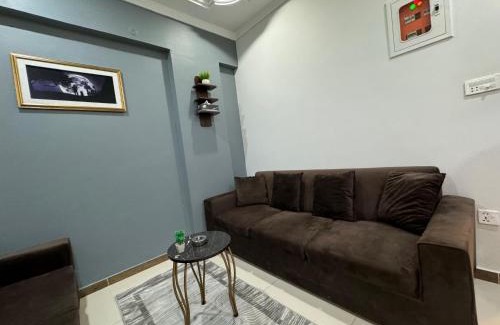D.H.A. Apartment | LUXE 2 BR Apartment Spacious And Modern Lounge