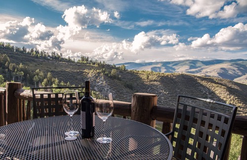 Avon Condo | Elegant 2-Story Ritz Penthouse | Ski In/Ski Out Access