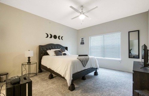 Sweetbriar Apartment | Stylish 2BD Apartment in Austin's Vibrant SoCo District