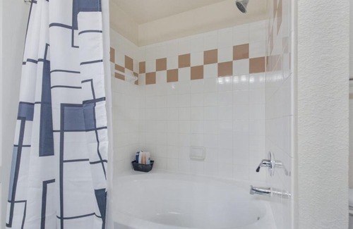 Sweetbriar Apartment | Stylish 2BD Apartment in Austin's Vibrant SoCo District