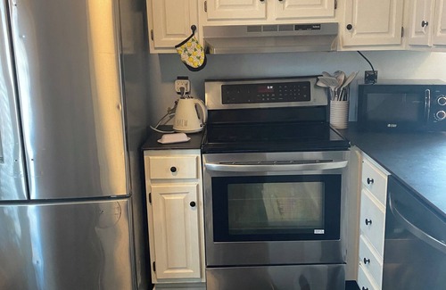 Corn Hill Condo | Luxe 2BR 1/12 BA Condo close to UR, RIT & Strong.