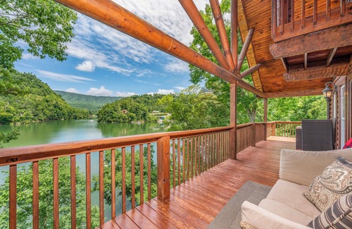 Butler House | Cozy '3 Bears Cabin' by Watauga Lake - Spa & Kayaks!