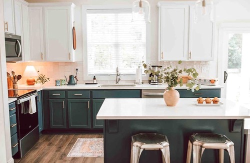 Athens House | Stunning 3BR Home Steps from Sanford Stadium & UGA