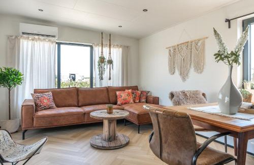 Waarde Ski Chalet | Family-Friendly Chalet Retreat on Scenic Minicamping
