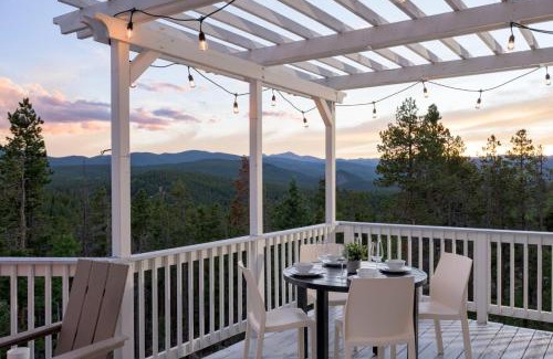 Black Hawk House | Luxe 4BR Mtn Retreat With Stunning Views Near Ski AndHikes
