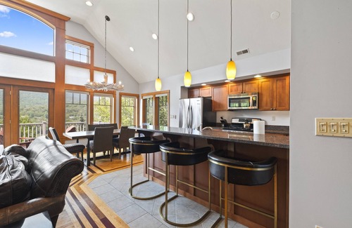 Lincoln House | Mountain Retreat with Pool Table & Firepit | Sleeps 16