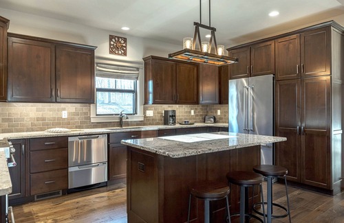Innsbrook House | Premier Alpine Lodge with Hot Tub & Exceptional Amenities