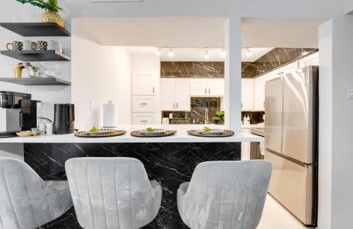 Oak Lawn Apartment | Modern Dallas Condo with Pool & Spa near Highland Park