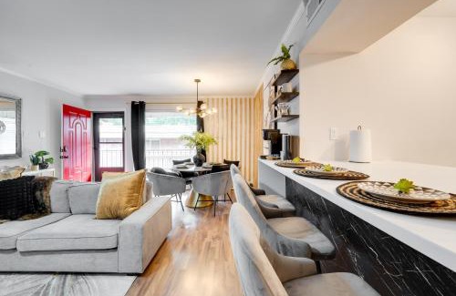 Oak Lawn Apartment | Modern Dallas Condo with Pool & Spa near Highland Park