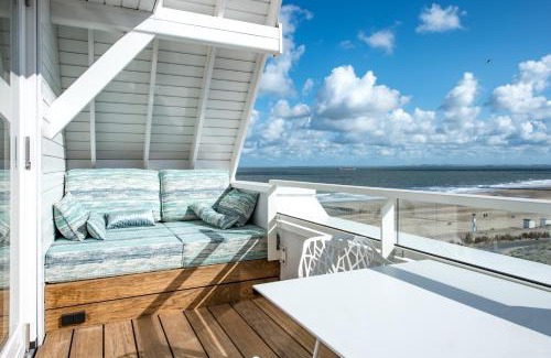 Cadzand-Bad Apartment | Elegant Apartment with Pool & Sauna by the Beach