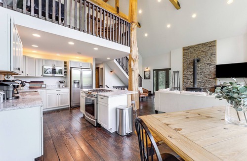 Warrensville House | Premier Appalachian Mountain Cabin with Hot Tub & Views
