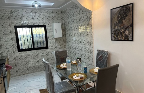 West Coast Division Apartment | Relax at Luxe Apt #4 in the Retreat Apartments